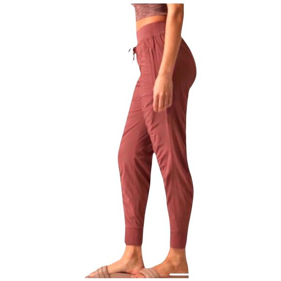 NWOT Athleta Mauve Red Attitude II Lined Jogger Pants Women’s Size 16 - Picture 2 of 9
